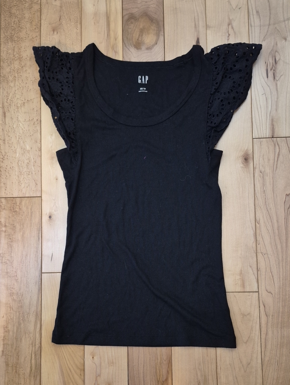 GAP Women's Size XS Black Eyelet Flutter Sleeve Tank Top